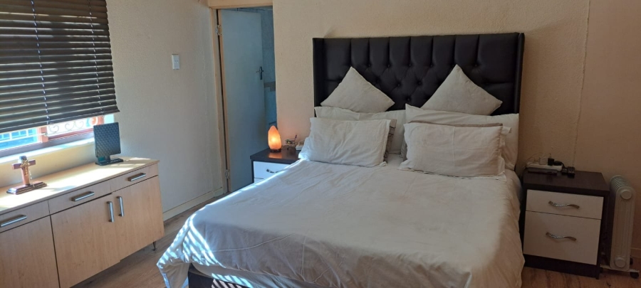 5 Bedroom Property for Sale in Lansdowne Western Cape